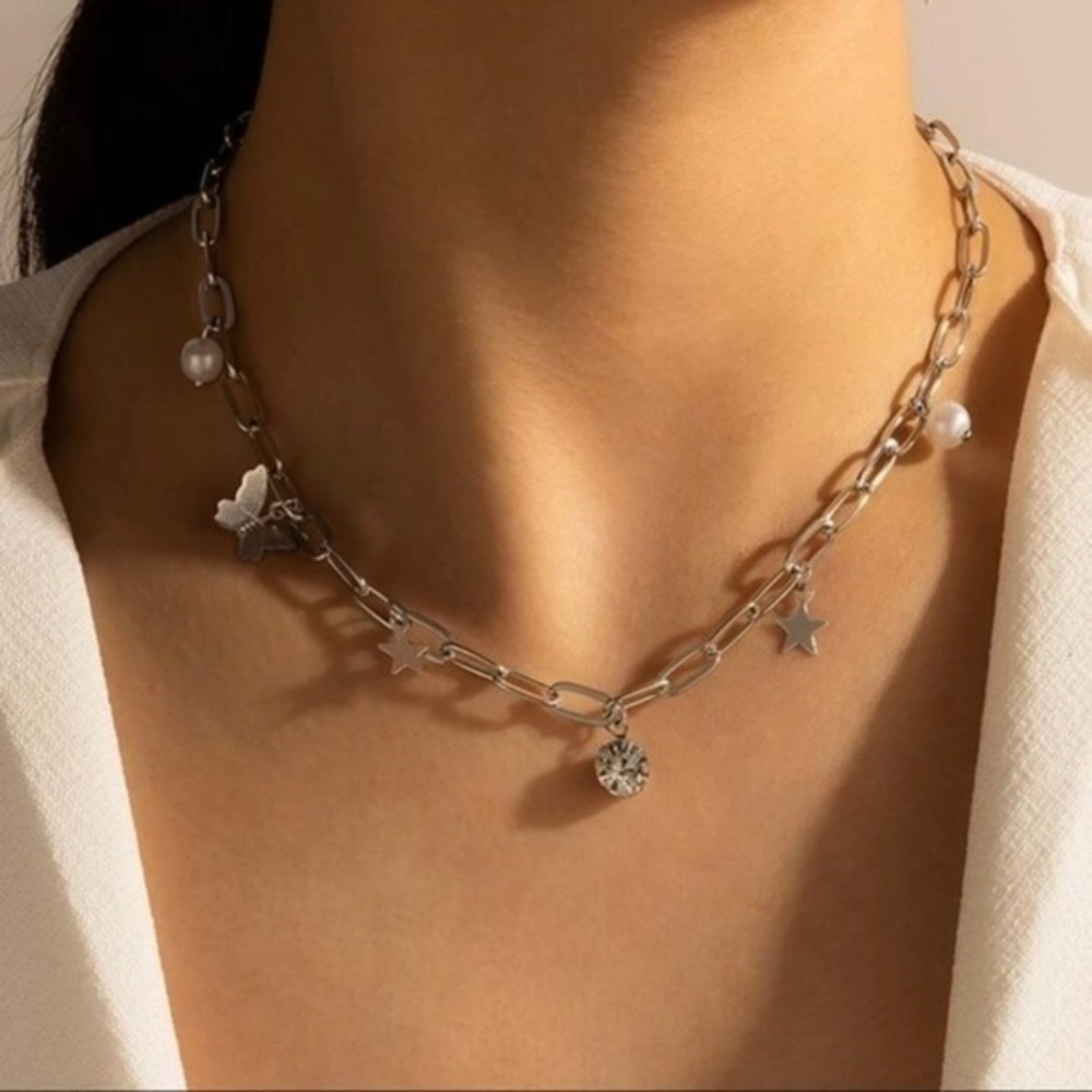 3/$30 🤍 Charm Necklace